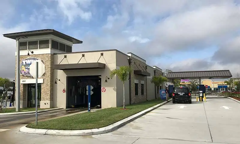 Car wash exterior photo with drive through helper.